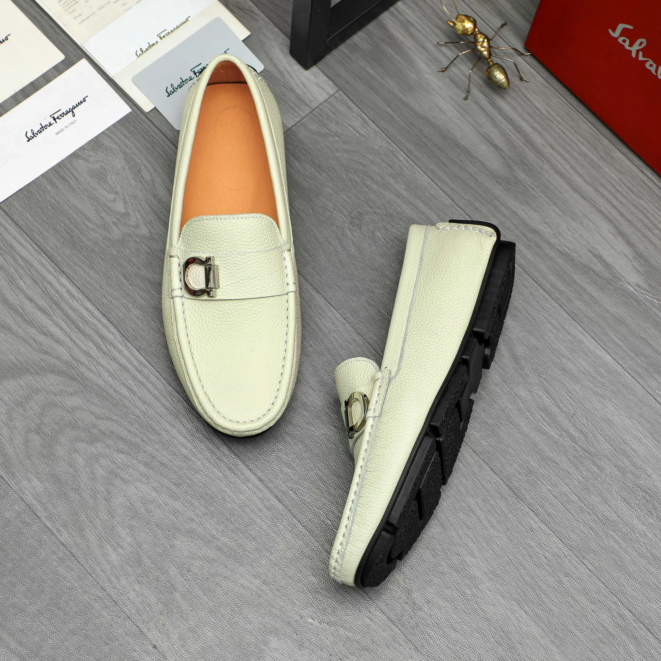 Men's shoes 💰380 Product trademark: Ferragamo "Ferragamo" casual slip-on shoes Regular size: 38-45 (45 is custom-made and non-returnable) Product materials: Selected high-quality pebbled cowhide upper, pigskin lining, rubber outsole